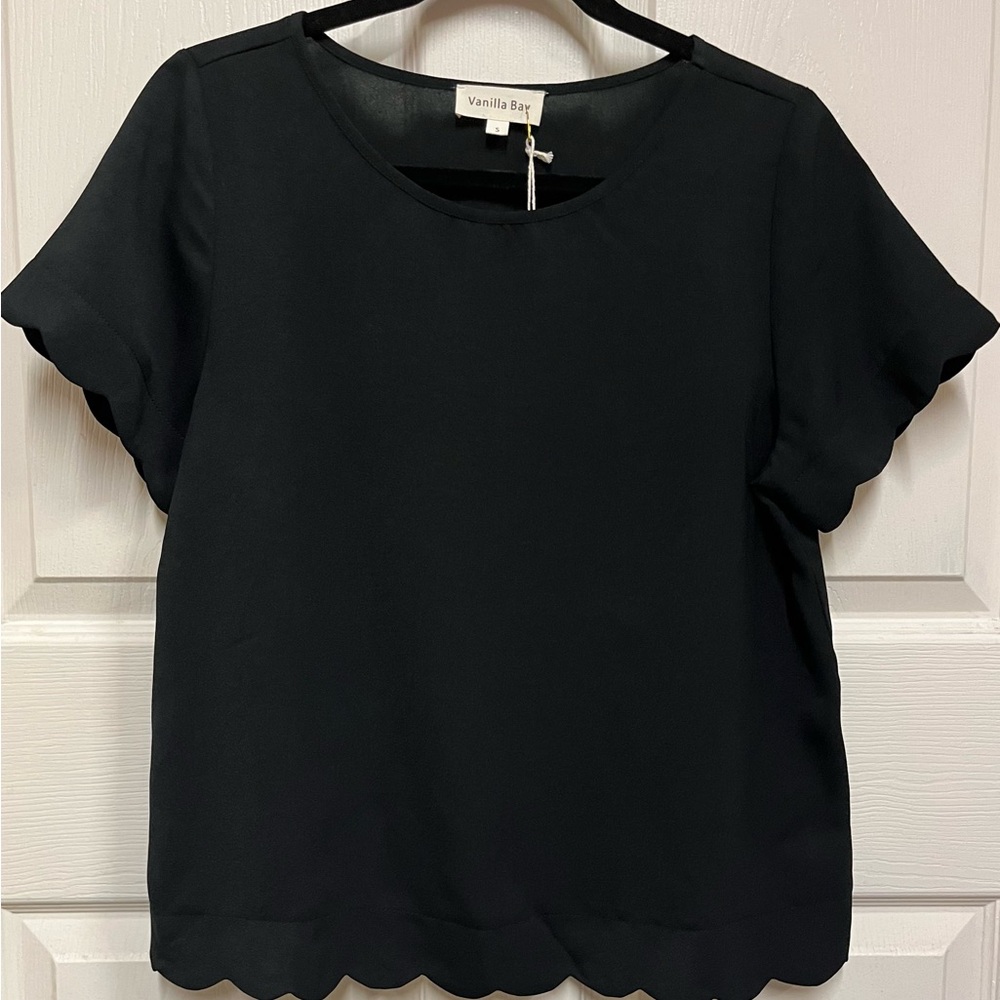 Black Scallop Edge Top